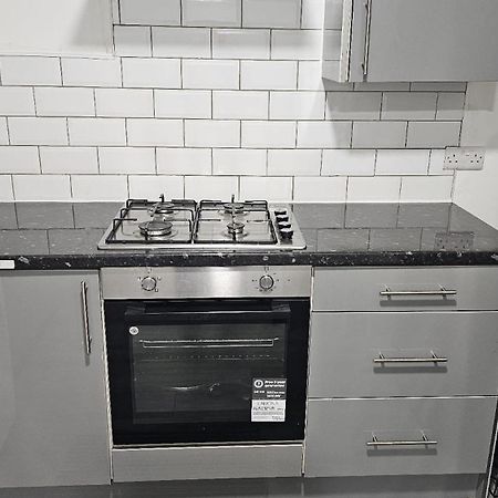 Spacious Double Bedroom With Private Toilet And Shared Kitchen With On Premesis Parking Oldbury (West Midlands) Exterior foto