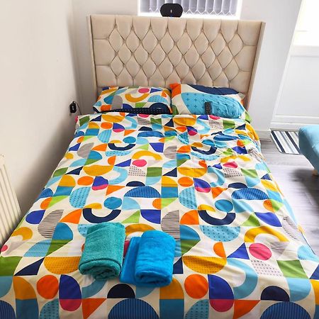 Spacious Double Bedroom With Private Toilet And Shared Kitchen With On Premesis Parking Oldbury (West Midlands) Exterior foto
