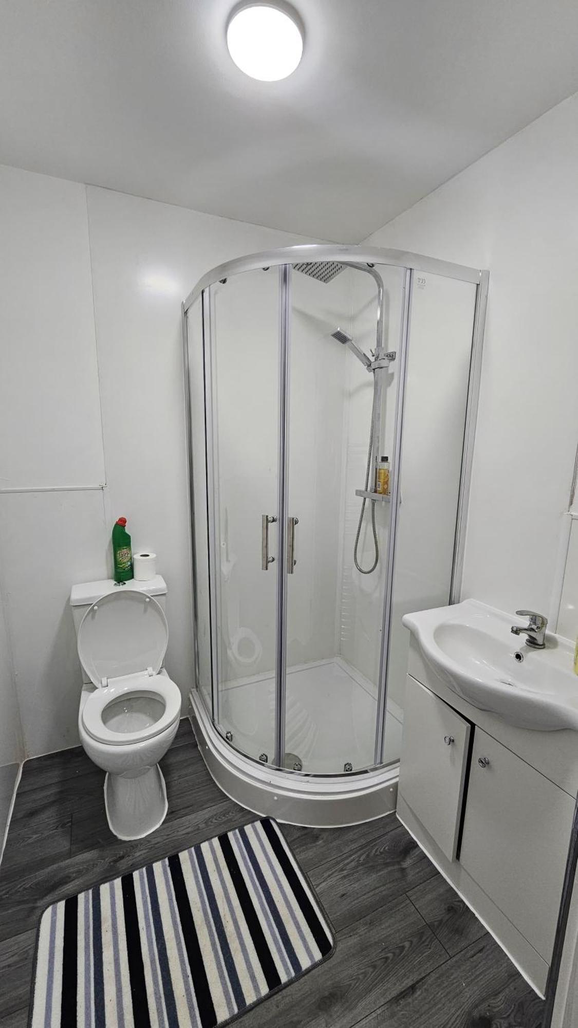 Spacious Double Bedroom With Private Toilet And Shared Kitchen With On Premesis Parking Oldbury (West Midlands) Exterior foto