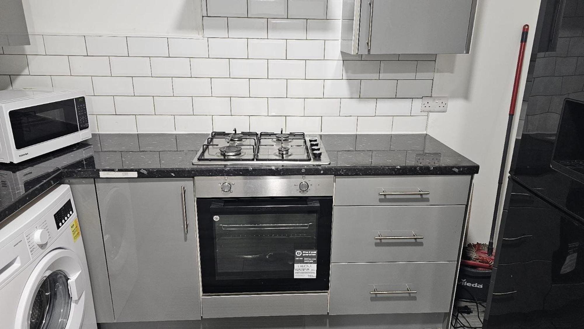 Spacious Double Bedroom With Private Toilet And Shared Kitchen With On Premesis Parking Oldbury (West Midlands) Exterior foto